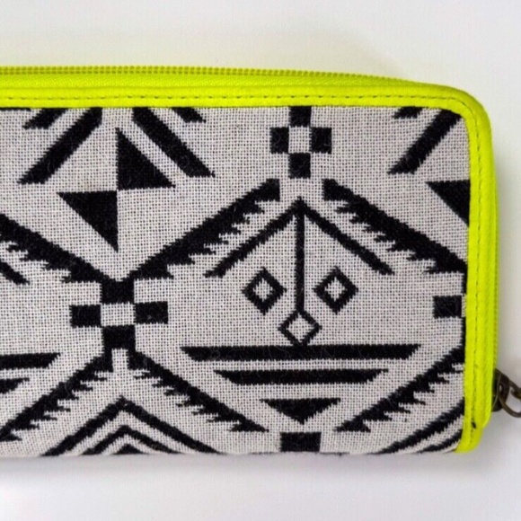 EUC Rip Curl Bonita Tribal Print Wallet Full Size Zip Closure Tassel Pull 🌿✨ - Picture 4 of 9